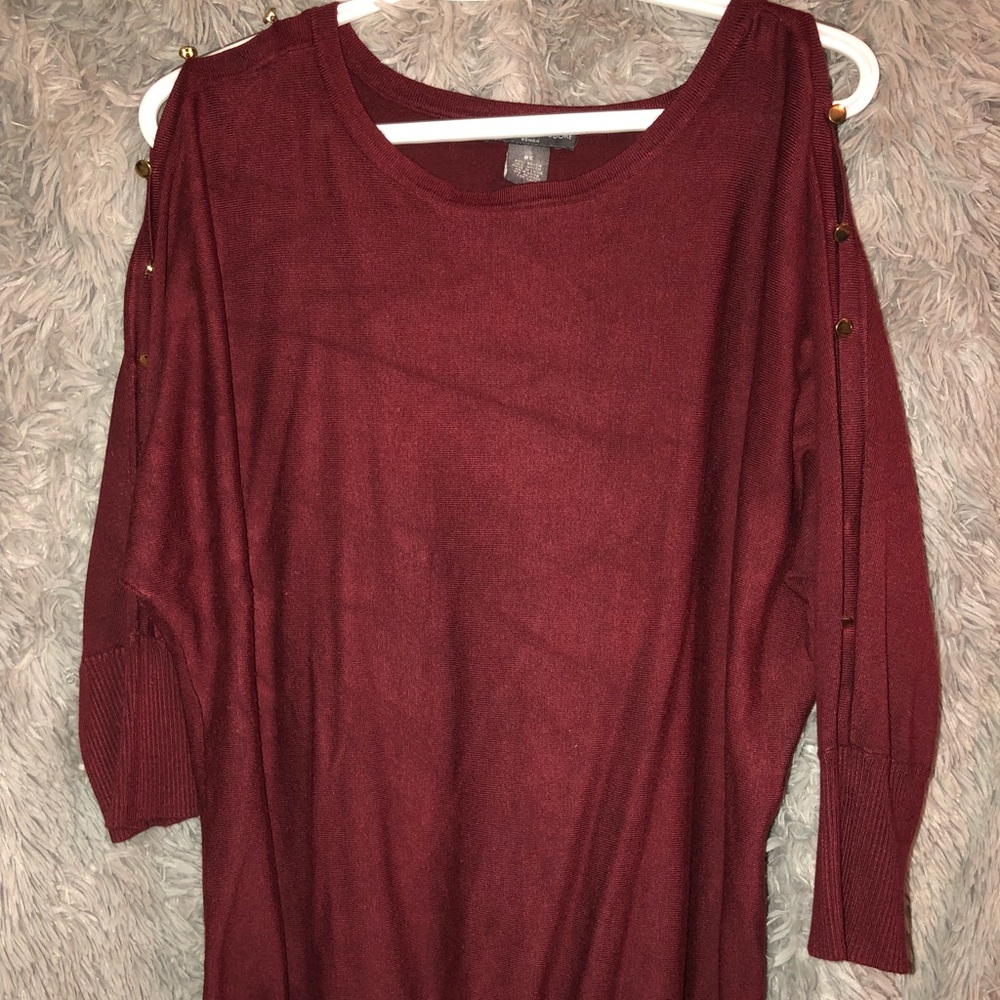 Maroon sweater